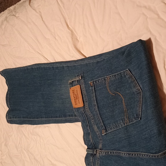 Signature Levi Mid Rise Boot Cut - Picture 7 of 9